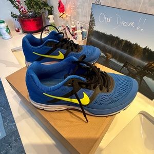 Nike size 9 running shoe